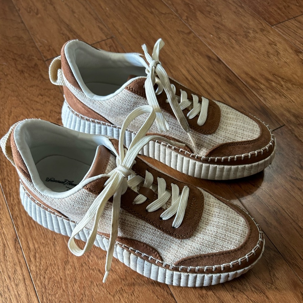 EUC - Universal Thread Shoes